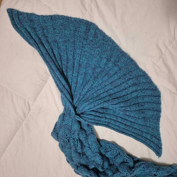 Turquoise Mermaid Tail Blanket for Adult size - Picture 10 of 15
